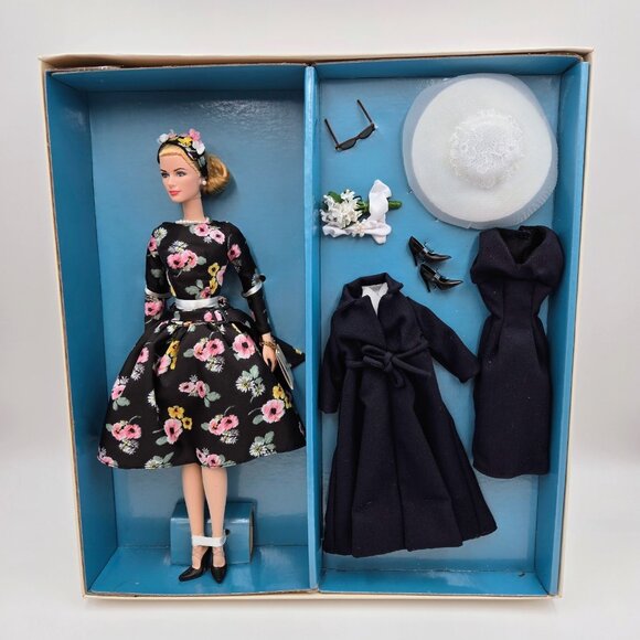 Grace Kelly The Romance Silkstone Barbie Doll Giftset By Mattel Gold Label T7944 - Picture 8 of 16